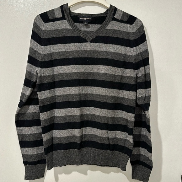 Banana republic V-neck sweater - Picture 1 of 1